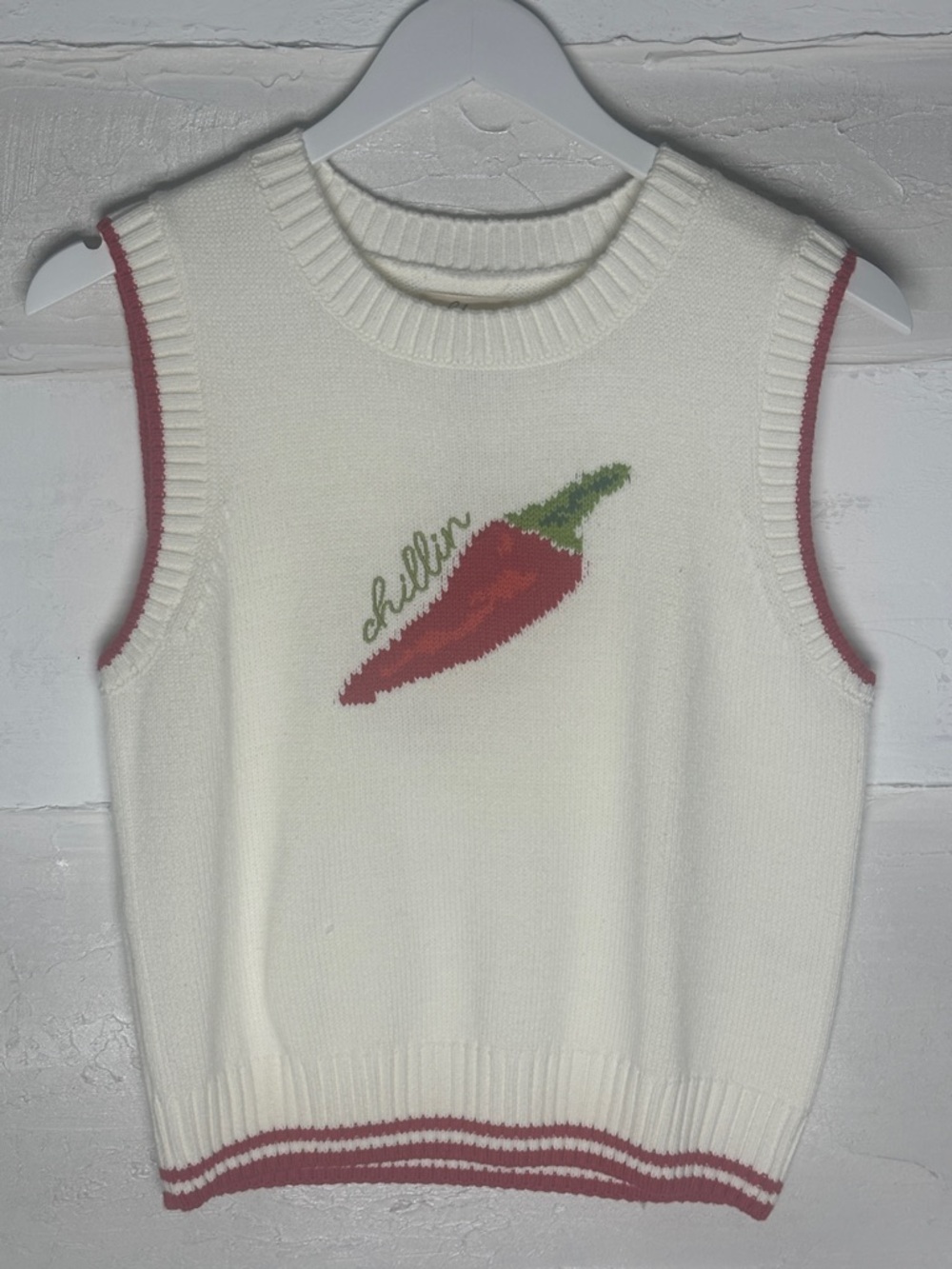 New with tags Elan chili pepper sweater vest. Chillin